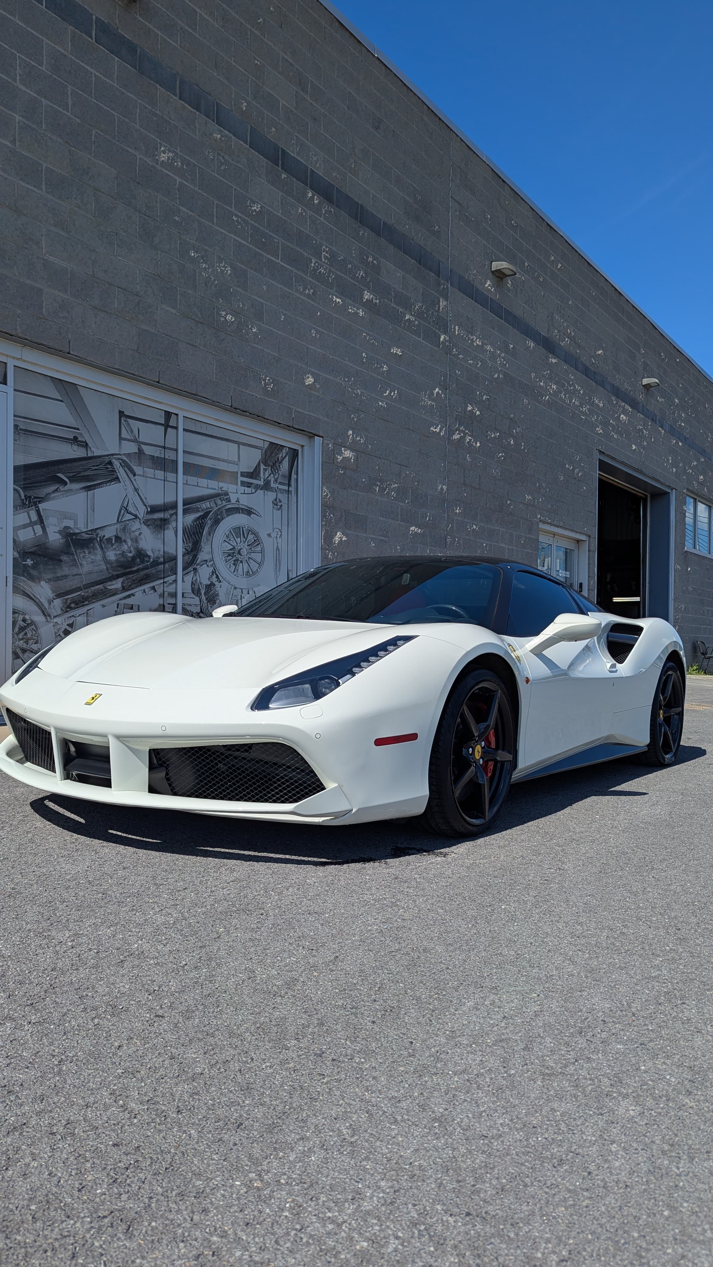 Ferrari 488 blanche